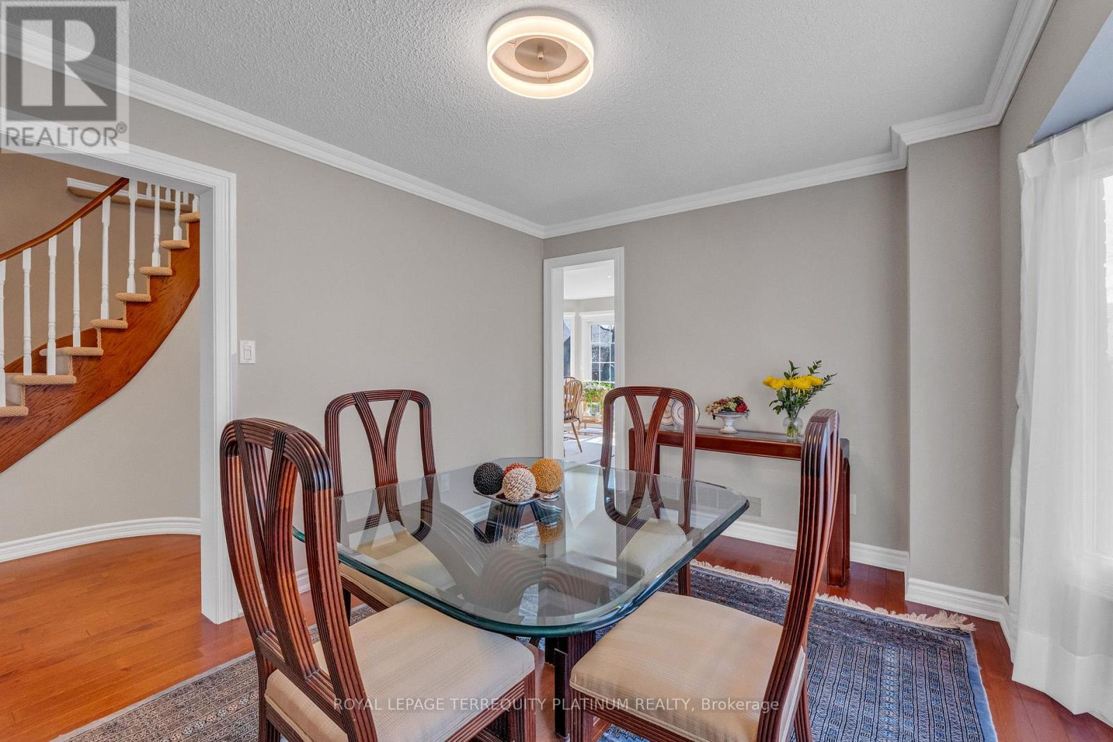 1207 Greenwood Crescent, Oakville (Cv Clearview), Ontario  L6J 6W6 - Photo 7 - W13048782