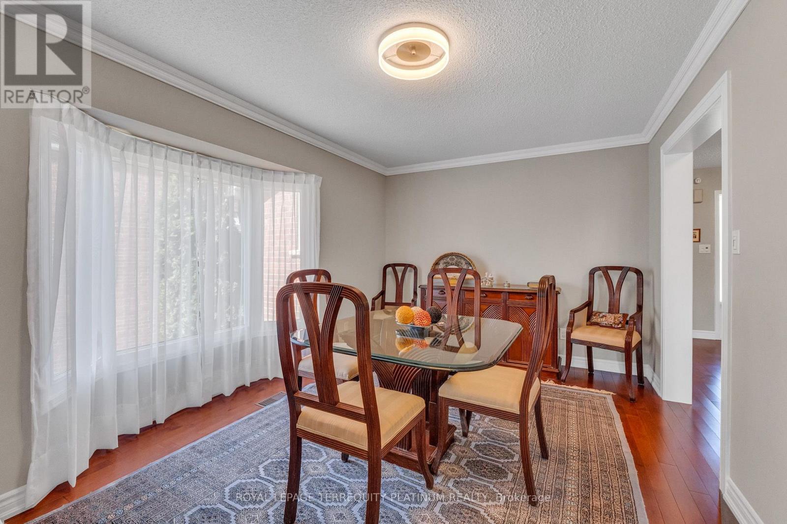 1207 Greenwood Crescent, Oakville (Cv Clearview), Ontario  L6J 6W6 - Photo 8 - W13048782