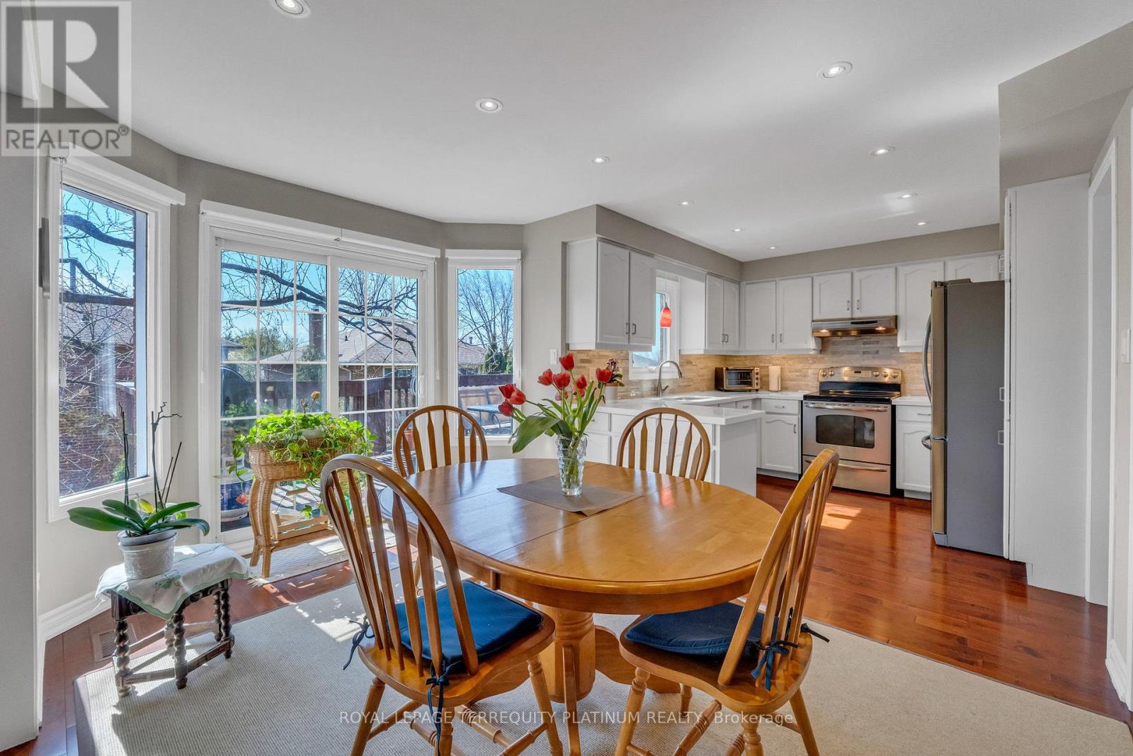 1207 Greenwood Crescent, Oakville (Cv Clearview), Ontario  L6J 6W6 - Photo 9 - W13048782