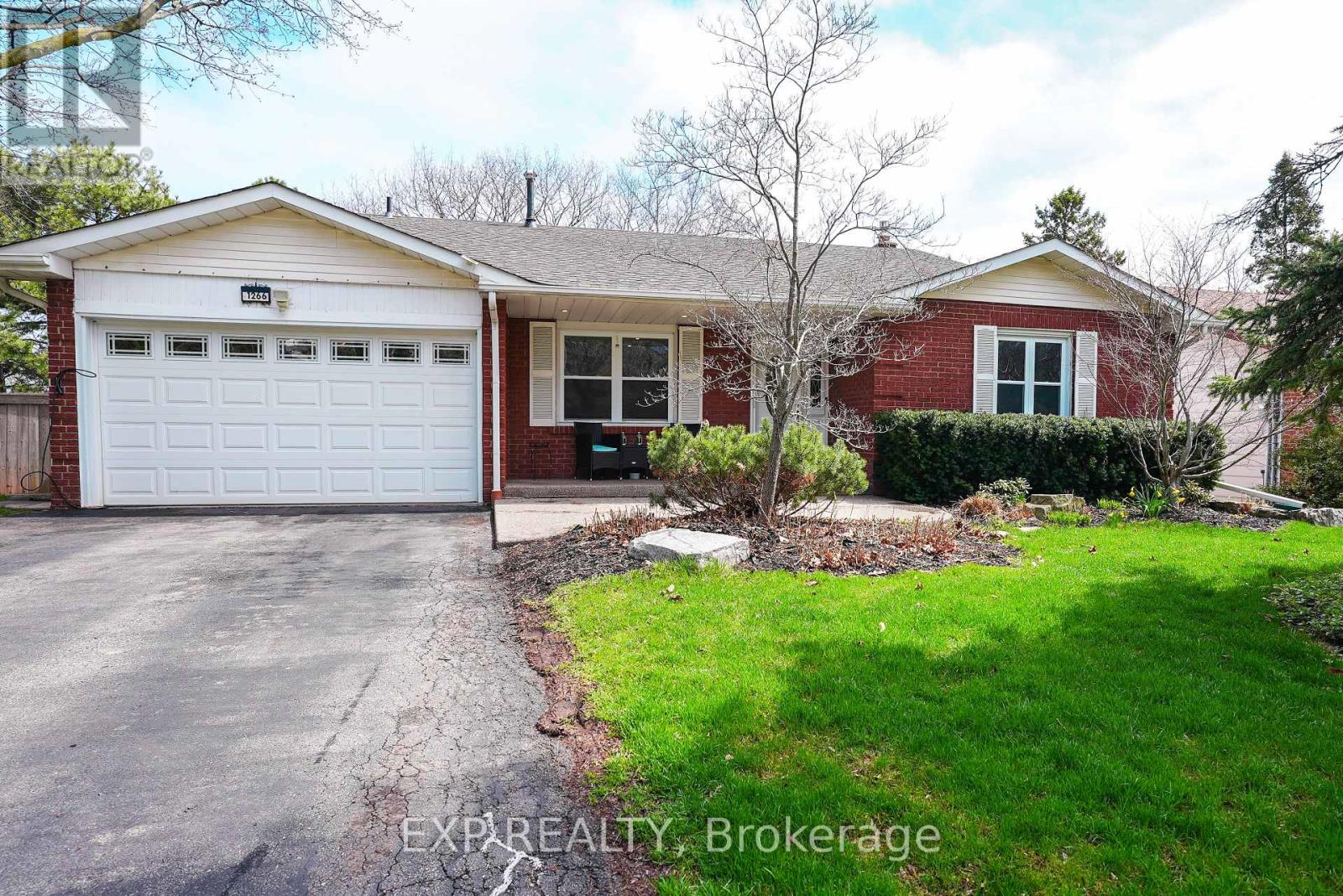 1266 Lakeview Drive, Oakville, Ontario  L6H 2M8 - Photo 2 - W13048806