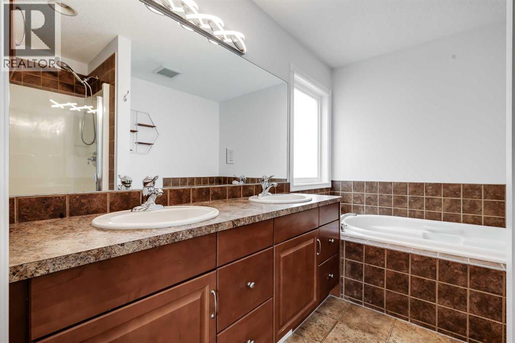 129 Sagewood Landing SW, Airdrie, Alberta  T4B 3N4 - Photo 28 - A2302771