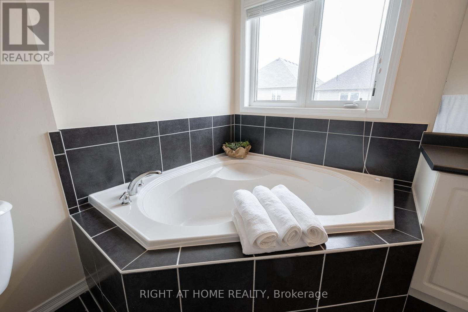 148 Whitwell Way, Hamilton, Ontario  L0R 1C0 - Photo 21 - X13048930