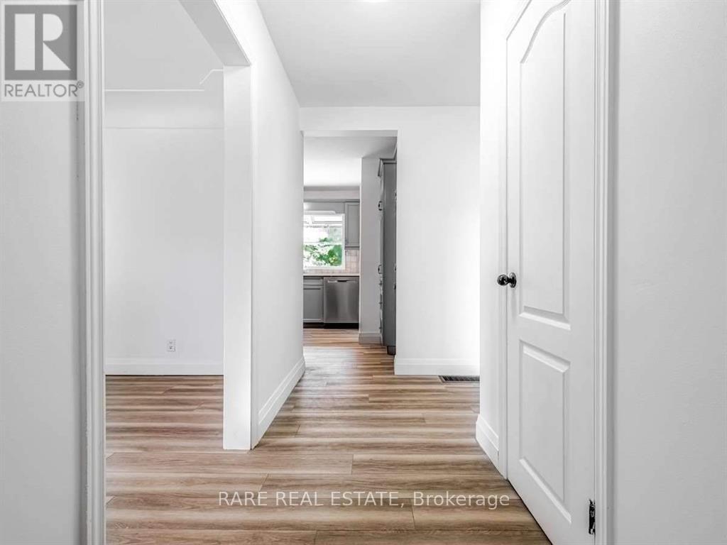 15 MILLER DRIVE, Hamilton, Ontario