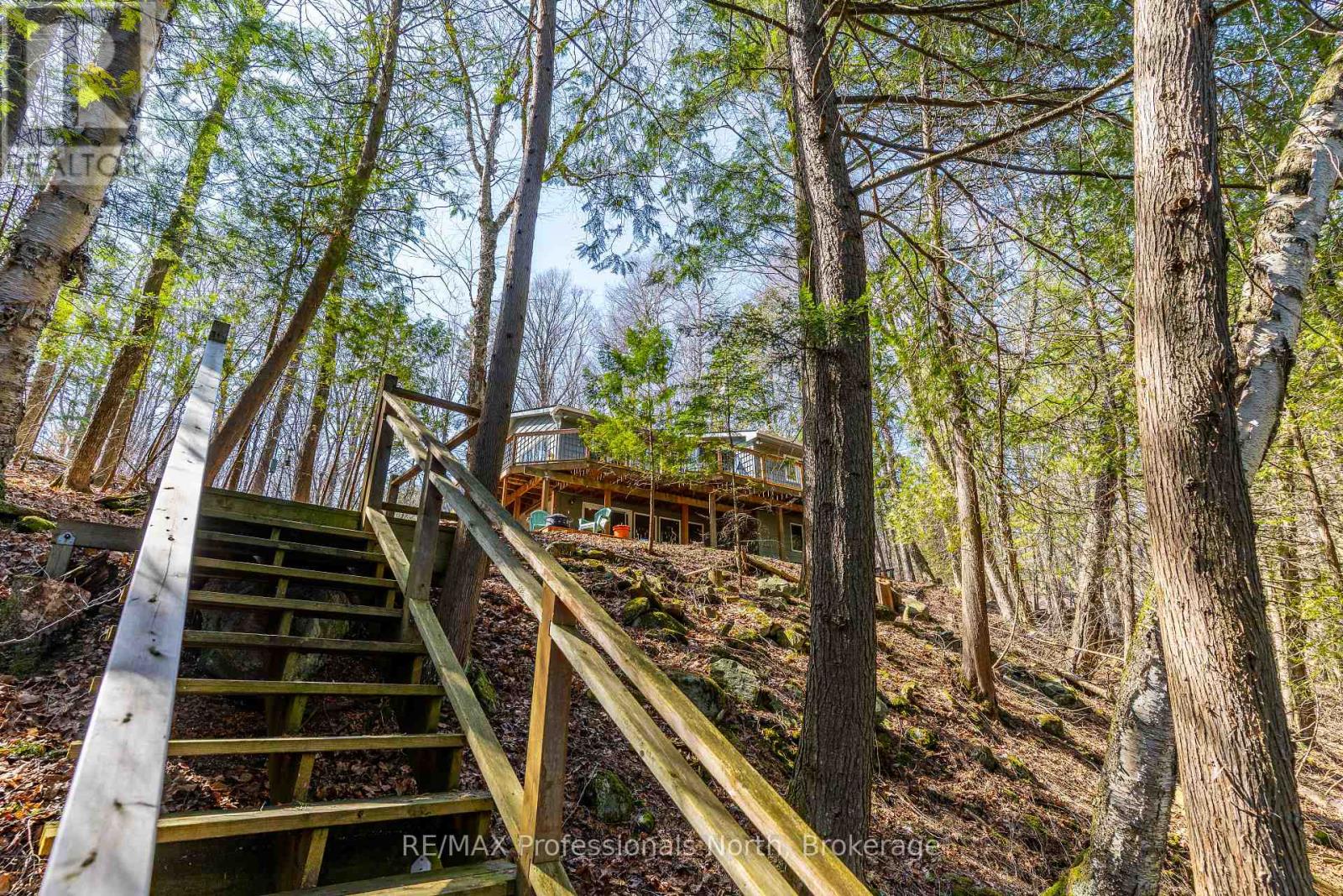 1048 Elk Drive, Dysart Et Al, Ontario  K0M 1S0 - Photo 4 - X12915000