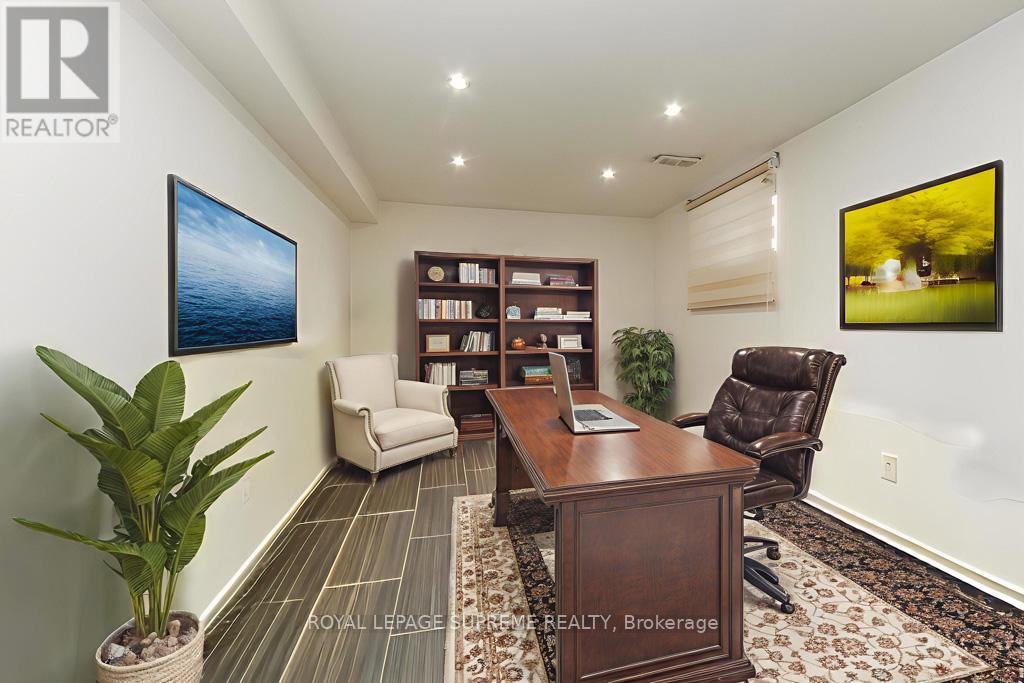 109 Regina Avenue, Toronto, Ontario  M6A 1R5 - Photo 13 - C13040994