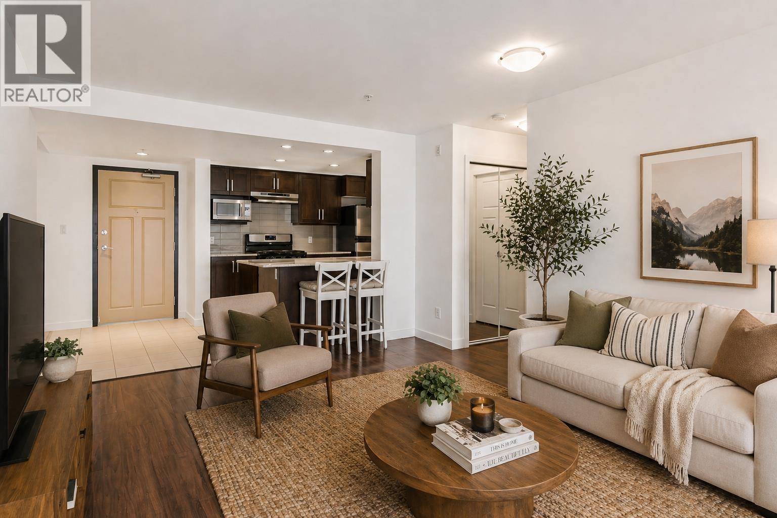 203 1212 Main Street, Squamish, British Columbia  V8B 0A6 - Photo 1 - R3115991