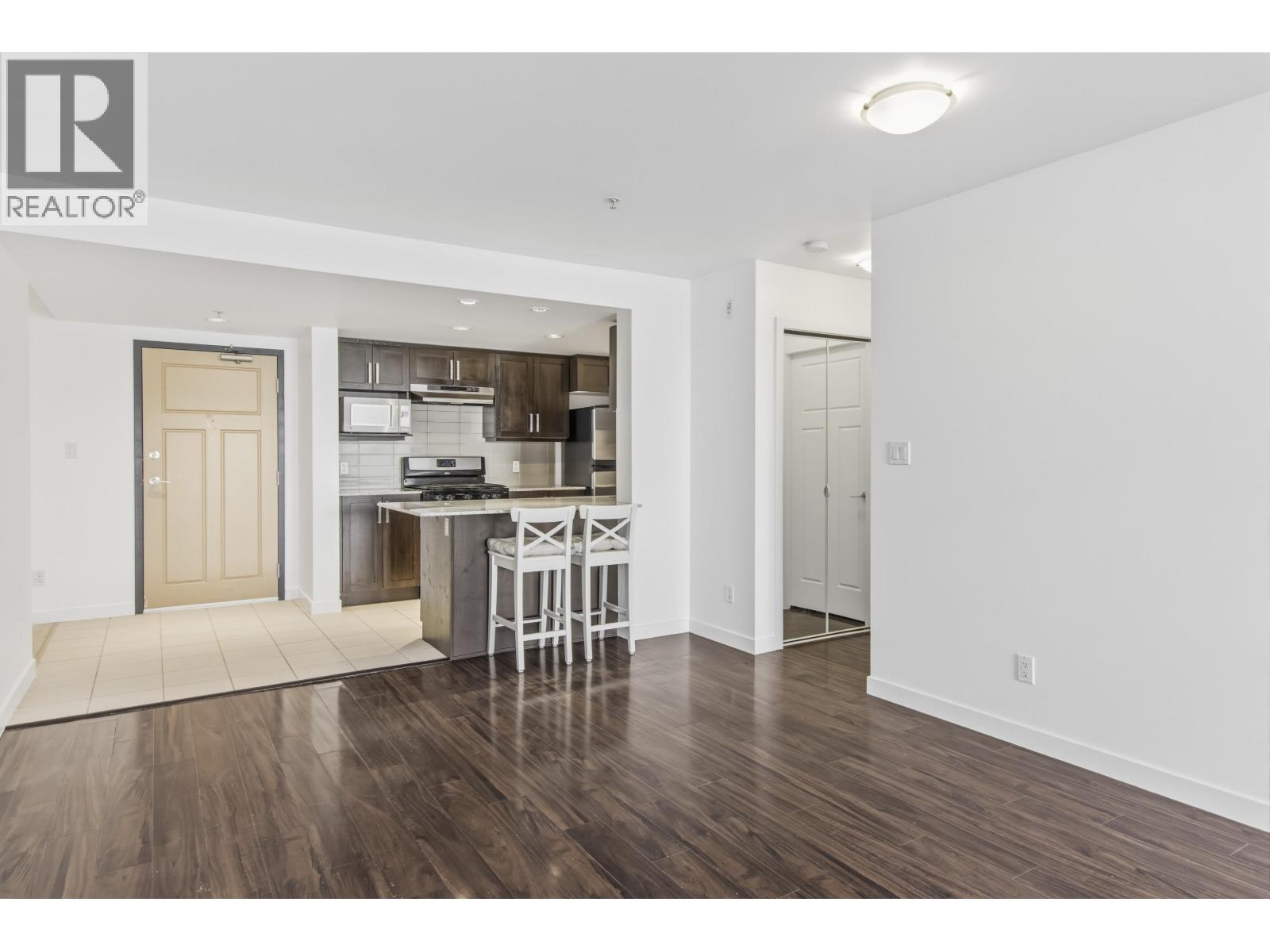 203 1212 Main Street, Squamish, British Columbia  V8B 0A6 - Photo 2 - R3115991