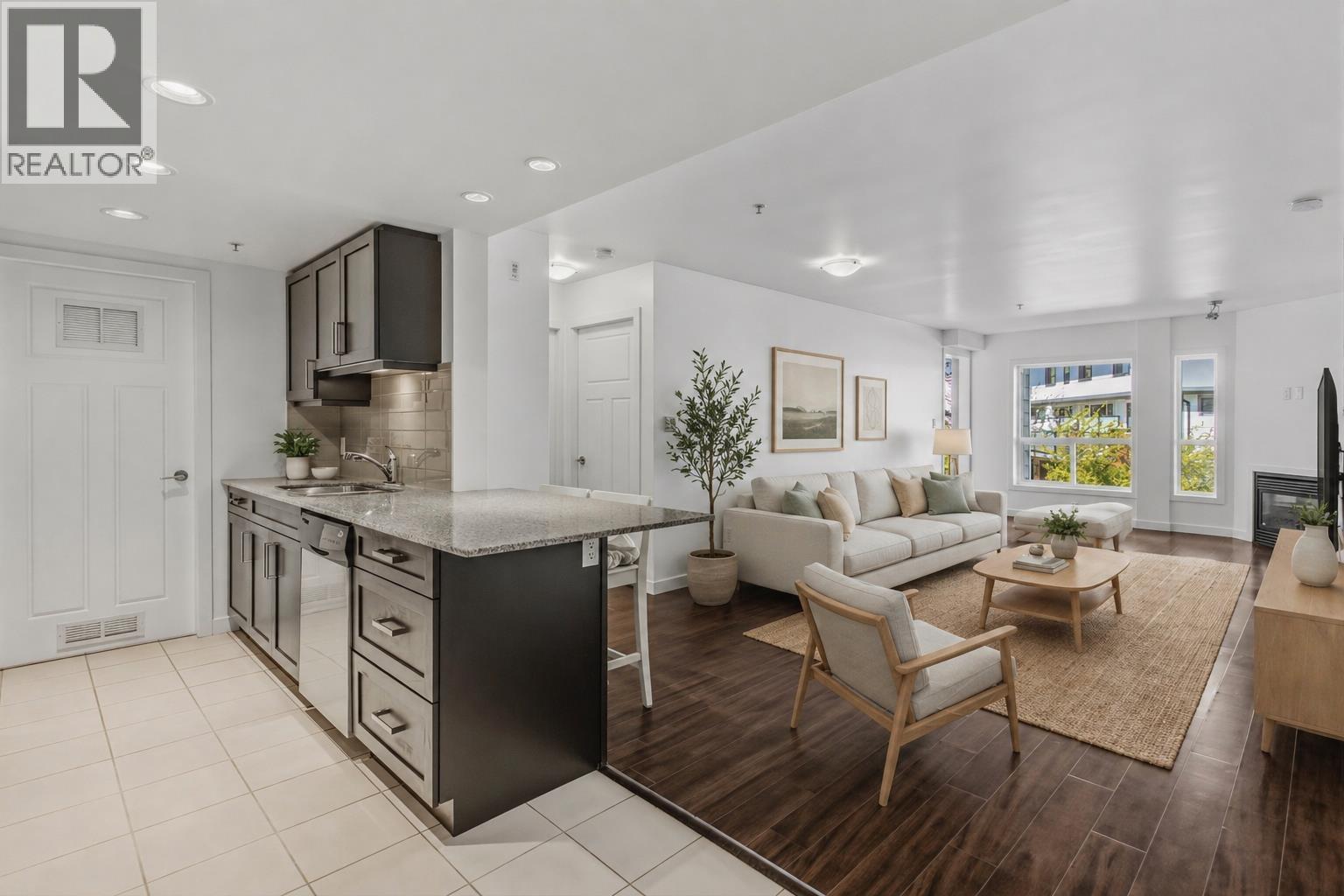 203 1212 Main Street, Squamish, British Columbia  V8B 0A6 - Photo 4 - R3115991