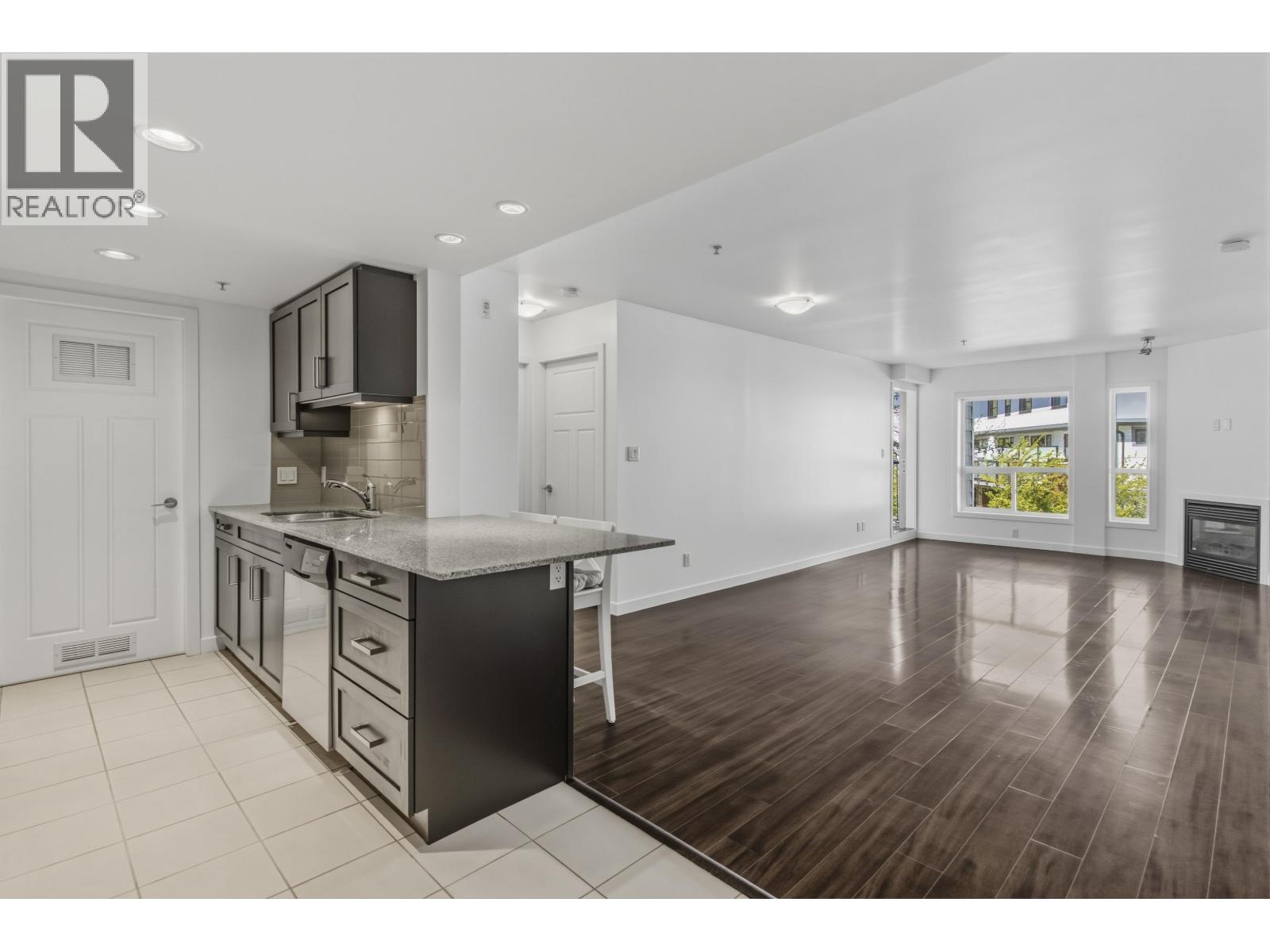 203 1212 Main Street, Squamish, British Columbia  V8B 0A6 - Photo 5 - R3115991