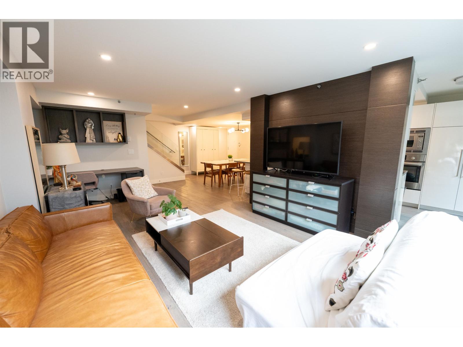 201 289 Drake Street, Vancouver, British Columbia  V6B 5Z5 - Photo 2 - R3116041