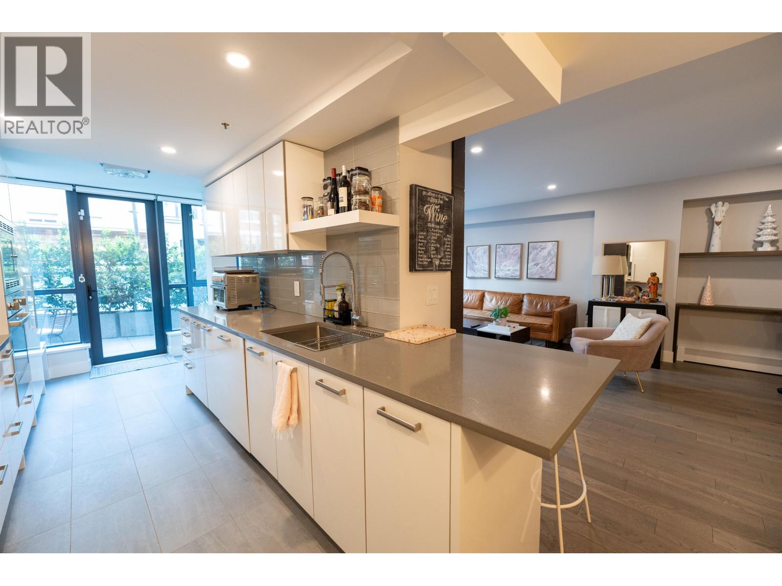 201 289 Drake Street, Vancouver, British Columbia  V6B 5Z5 - Photo 3 - R3116041