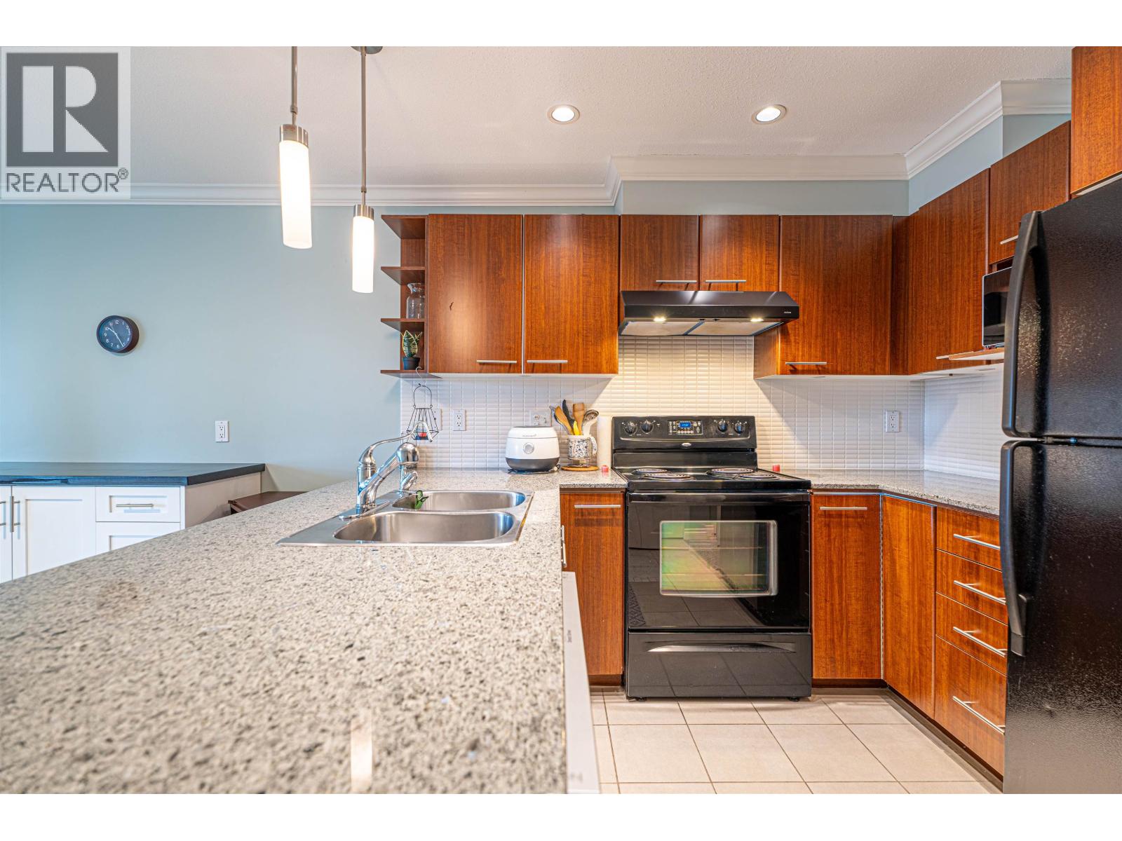 303 4799 Brentwood Drive, Burnaby, British Columbia  V5C 0C4 - Photo 2 - R3116051