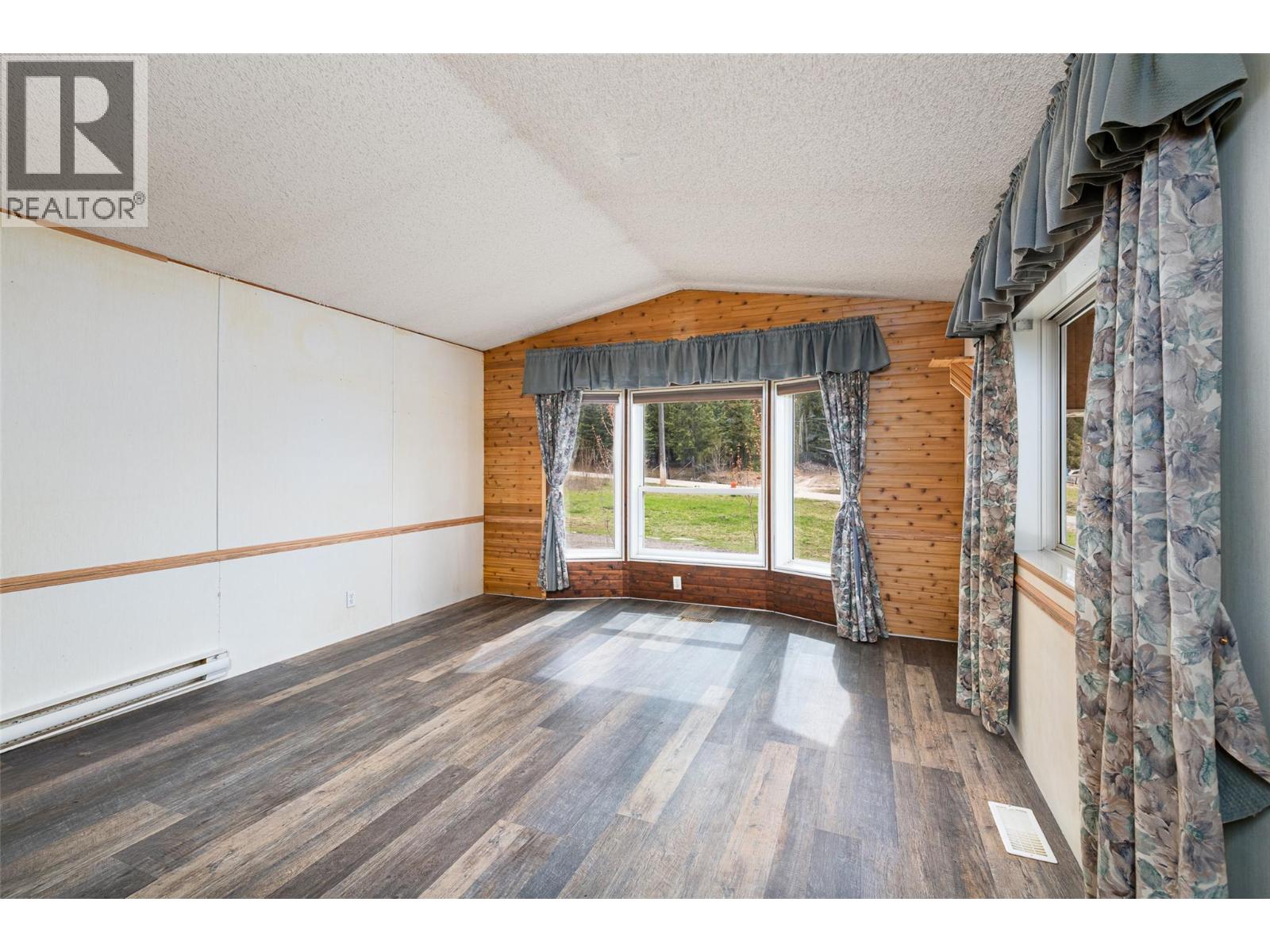 420 Macleod Street, Kitchener, British Columbia  V0B 1W1 - Photo 6 - 10384921