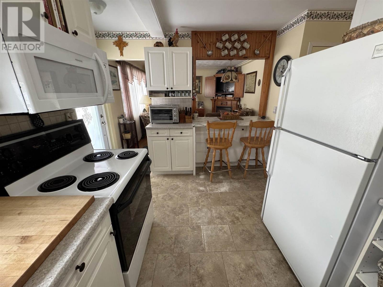 143 Dieppe Ave, Elliot Lake, Ontario  P5A 1H6 - Photo 6 - SM260689