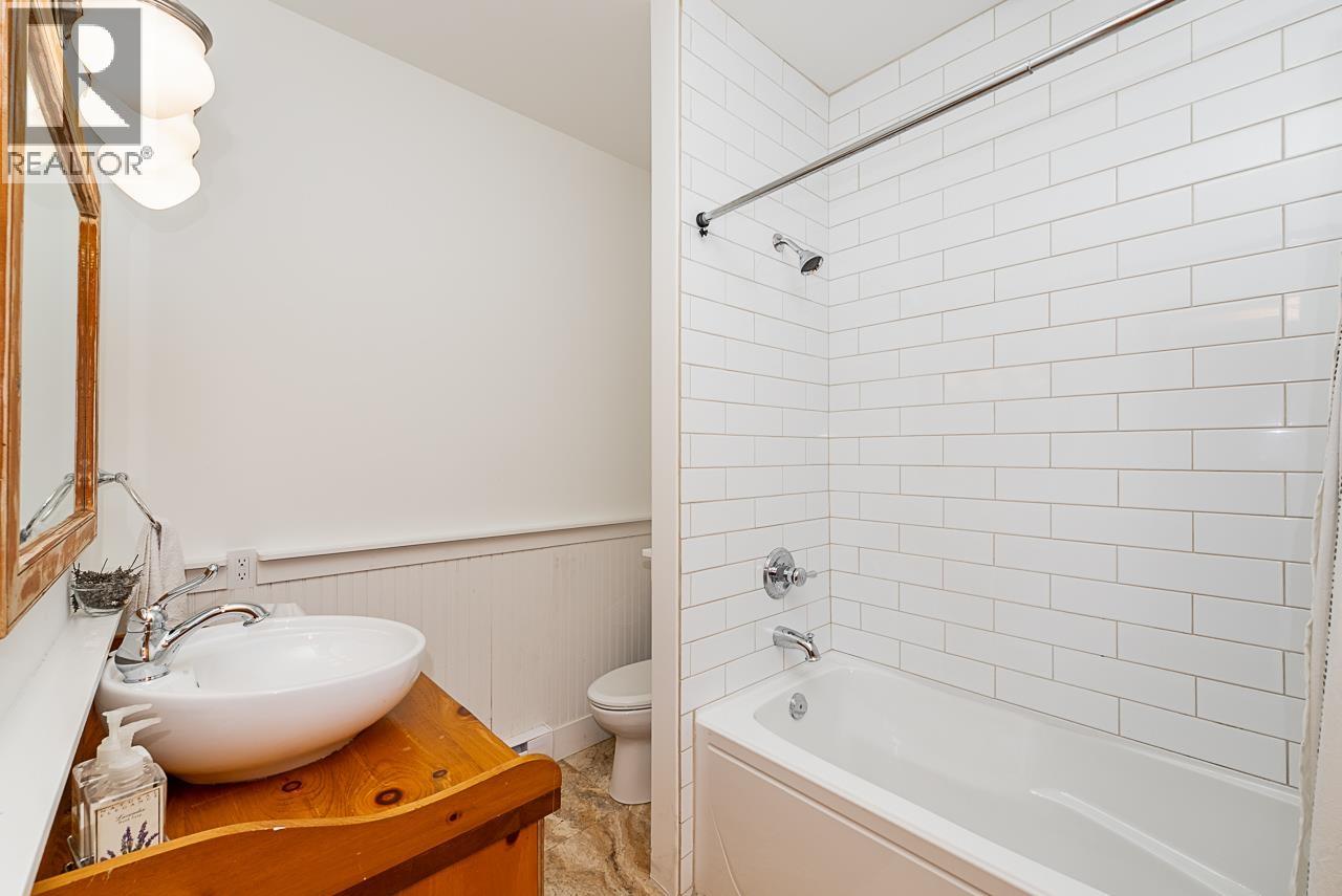 766 The Grove Road, Gambier Island, British Columbia  V0N 1V0 - Photo 22 - R3116004