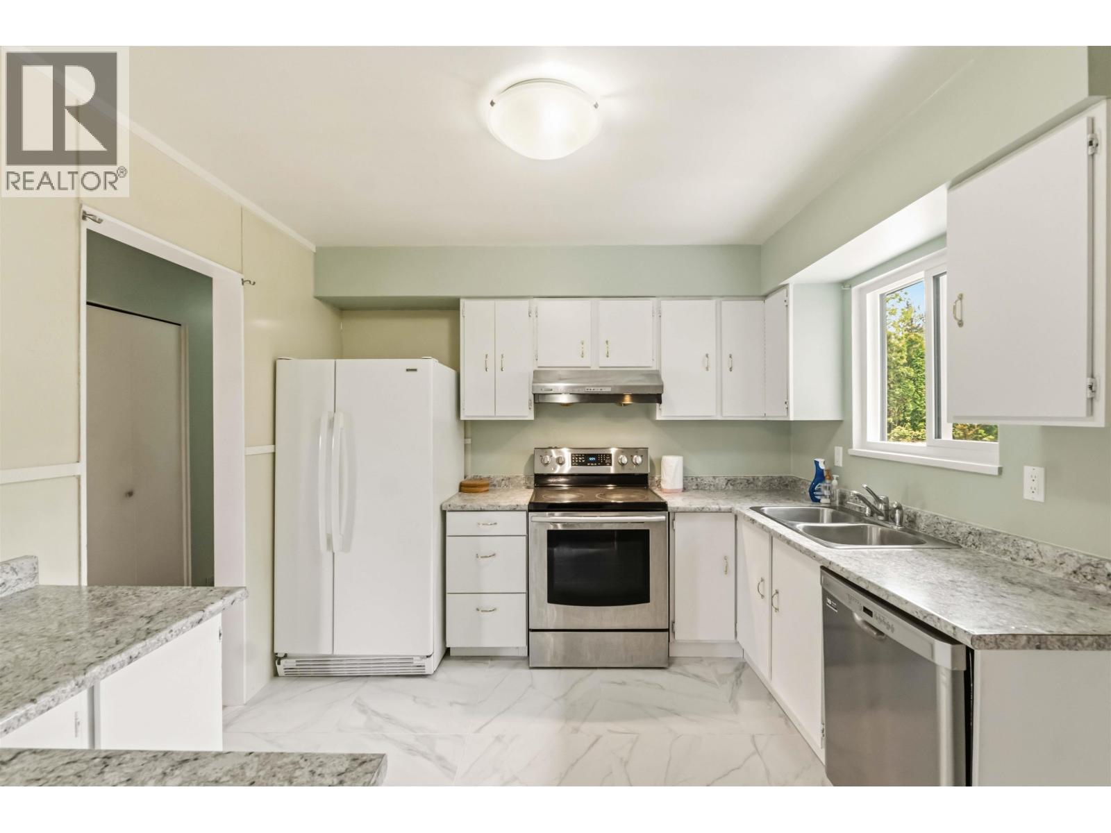 22970 Storey Avenue, Maple Ridge, British Columbia  V2X 3W1 - Photo 11 - R3116027