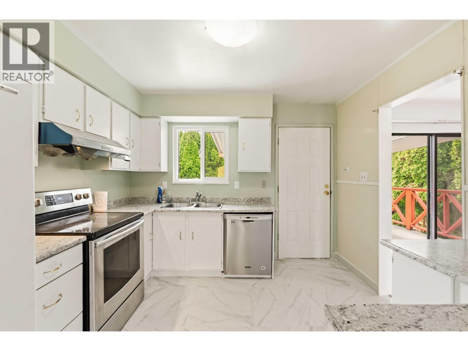 22970 Storey Avenue, Maple Ridge, British Columbia  V2X 3W1 - Photo 13 - R3116027