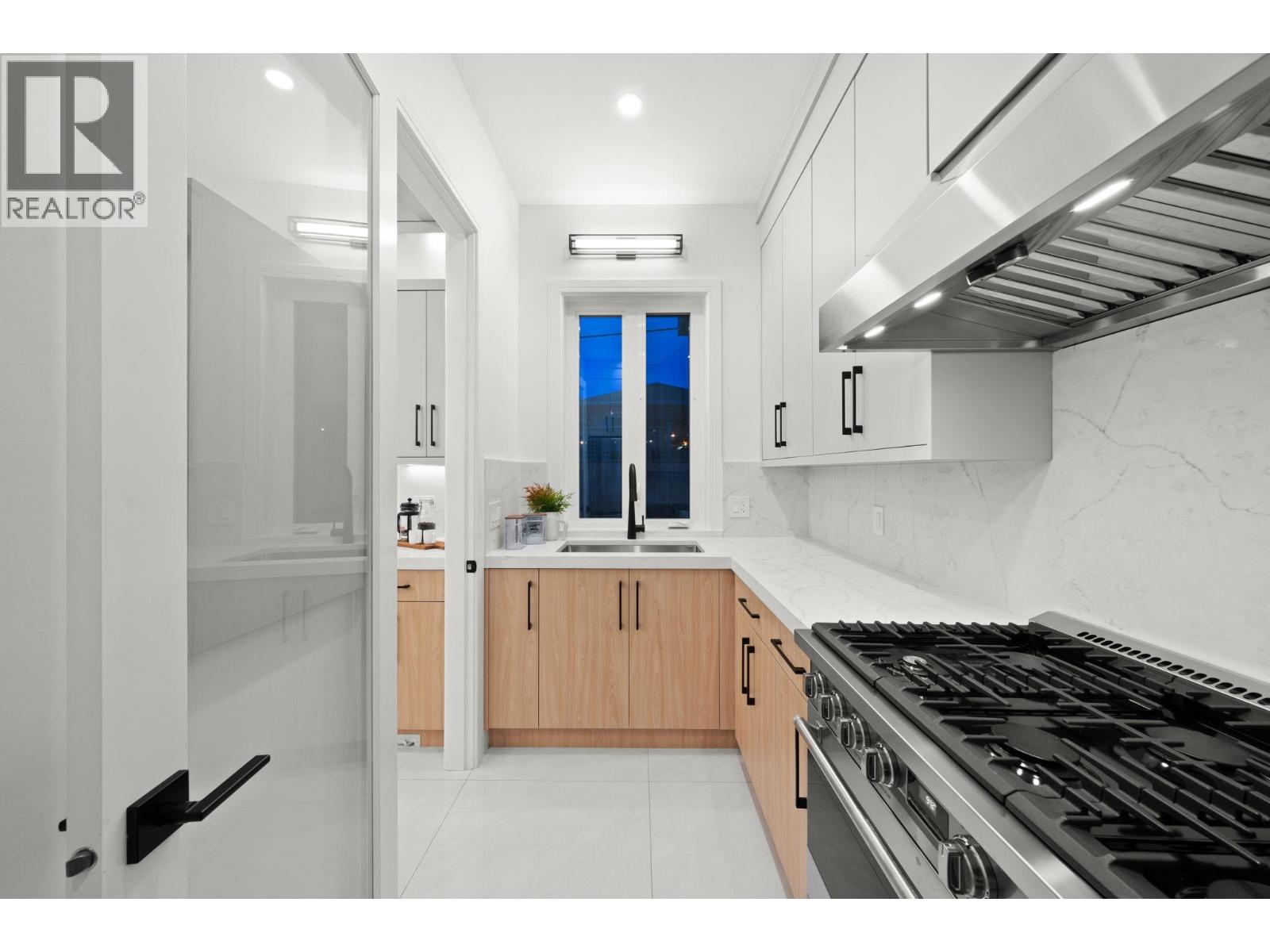 3451 Ullsmore Avenue, Richmond, British Columbia  V7C 1R9 - Photo 12 - R3116032