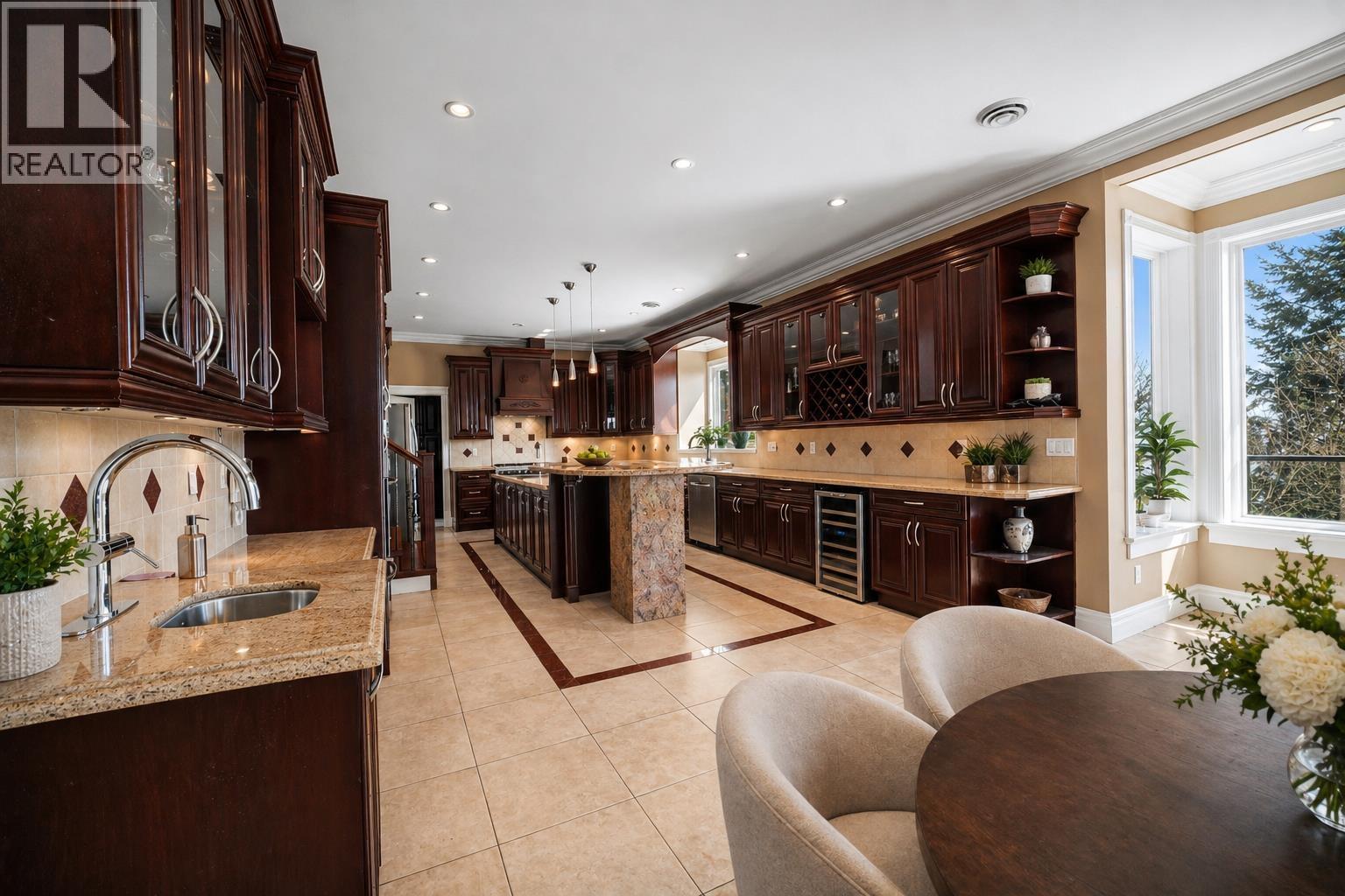 2982 Sunridge Court, Coquitlam, British Columbia  V3E 3M5 - Photo 11 - R3116043