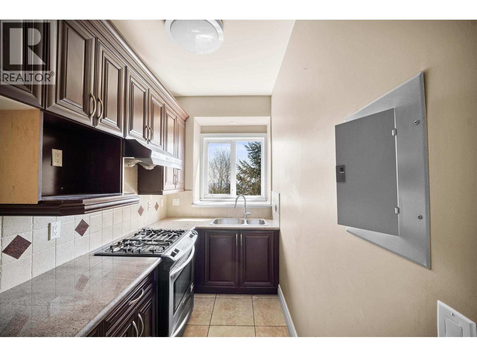 2982 Sunridge Court, Coquitlam, British Columbia  V3E 3M5 - Photo 9 - R3116043