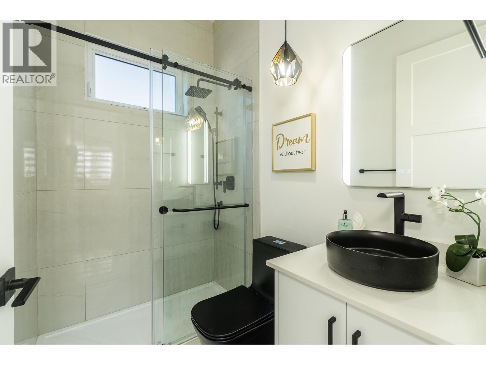 4152 Pender Street, Burnaby, British Columbia  V5C 2M2 - Photo 12 - R3116052