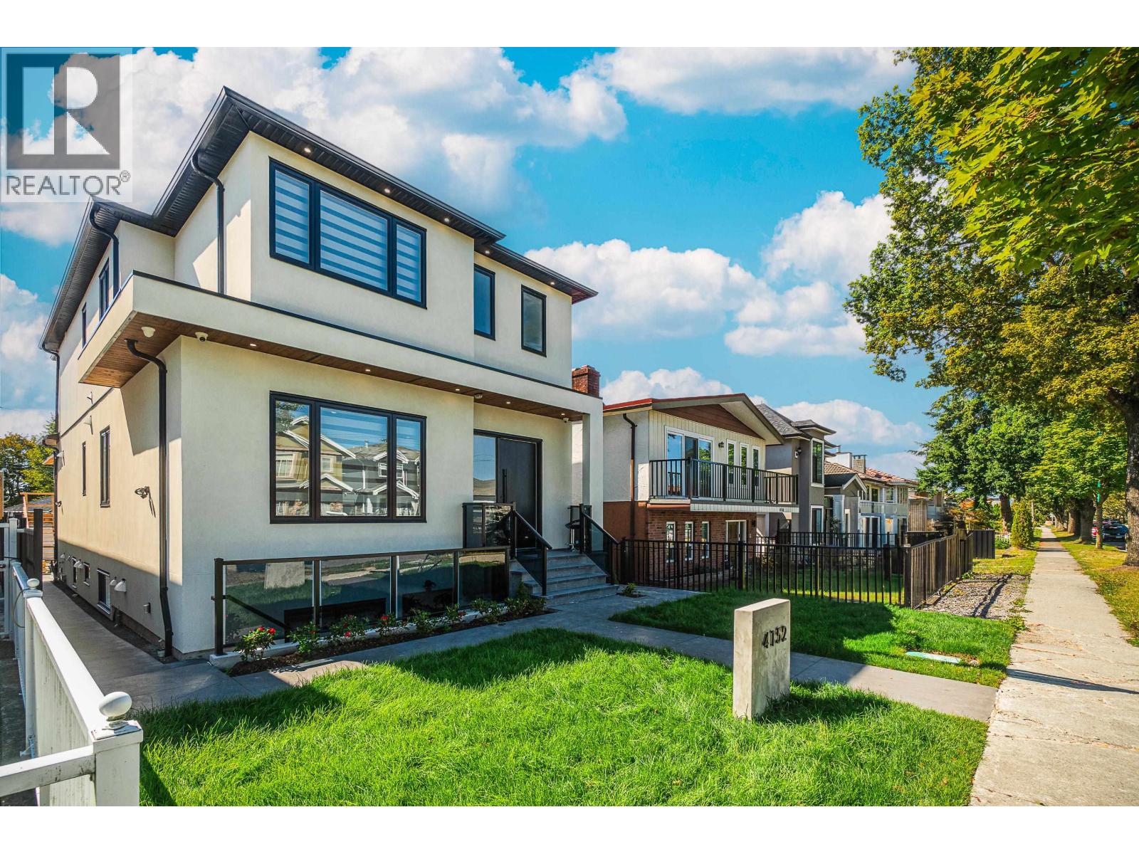 4152 Pender Street, Burnaby, British Columbia  V5C 2M2 - Photo 2 - R3116052