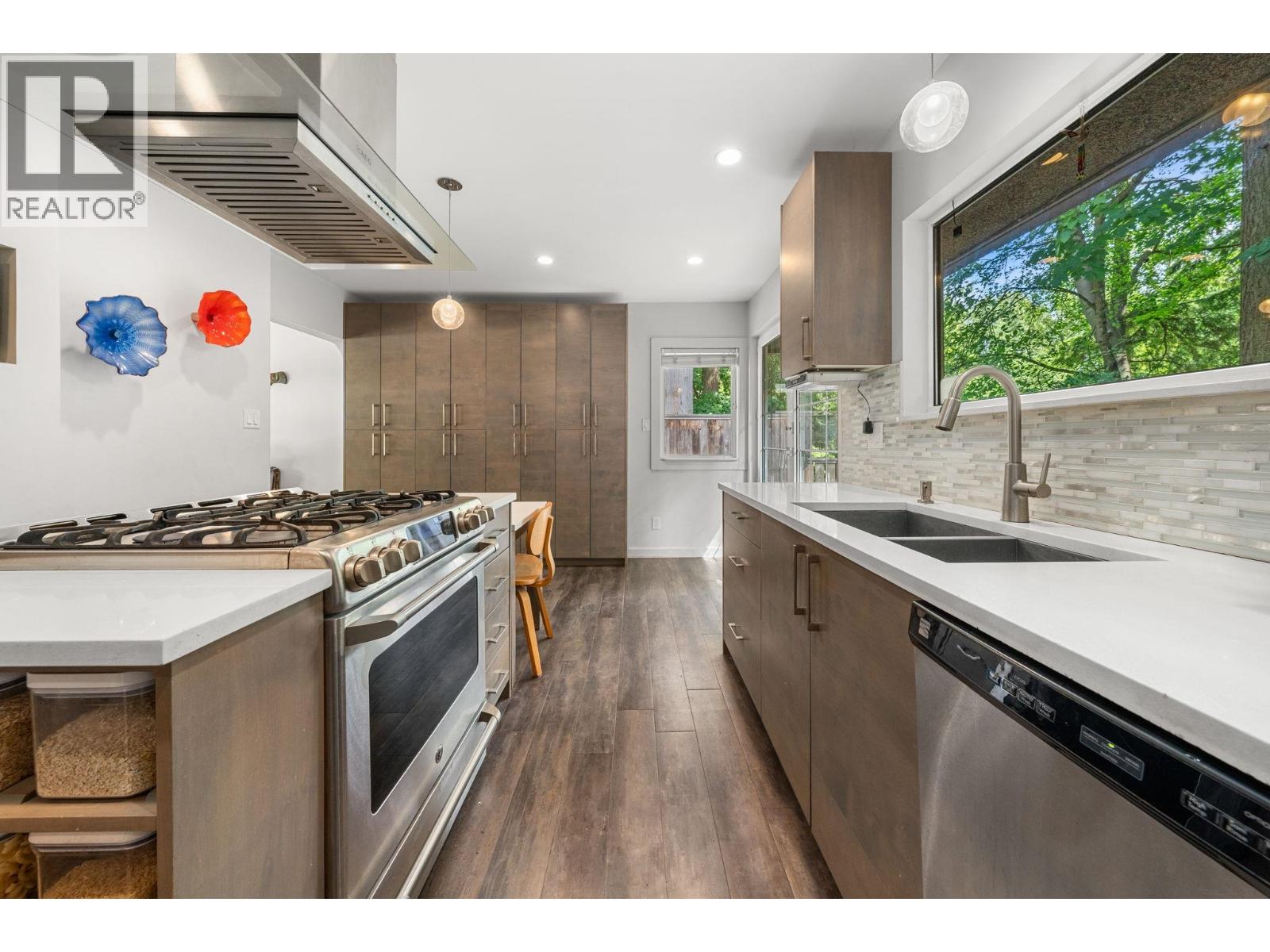 2010 Mackay Avenue, North Vancouver, British Columbia  V7P 2M7 - Photo 11 - R3116063