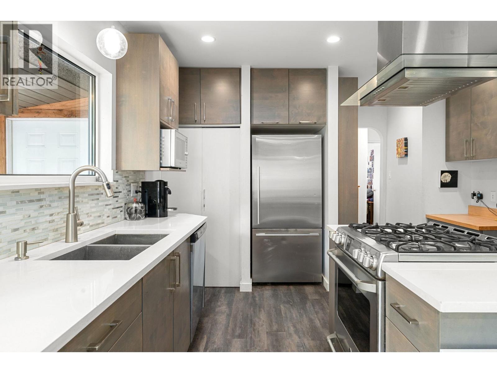 2010 Mackay Avenue, North Vancouver, British Columbia  V7P 2M7 - Photo 13 - R3116063