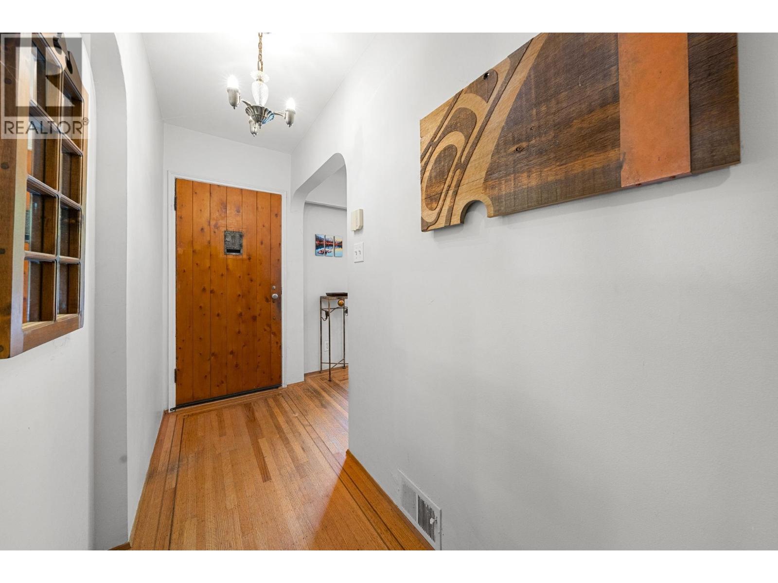 2010 Mackay Avenue, North Vancouver, British Columbia  V7P 2M7 - Photo 14 - R3116063