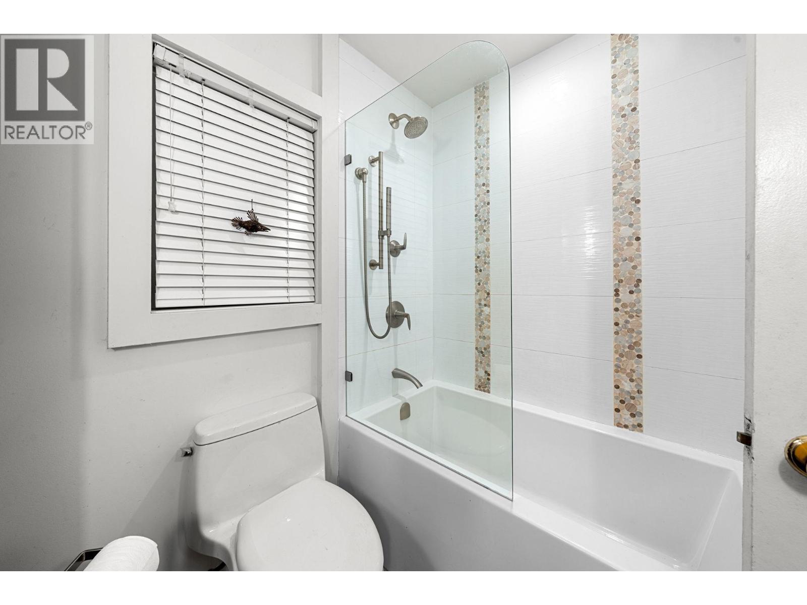 2010 Mackay Avenue, North Vancouver, British Columbia  V7P 2M7 - Photo 23 - R3116063