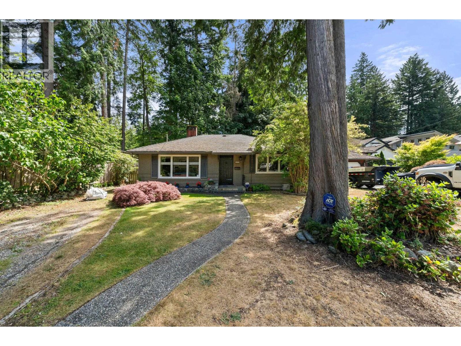 2010 Mackay Avenue, North Vancouver, British Columbia  V7P 2M7 - Photo 31 - R3116063