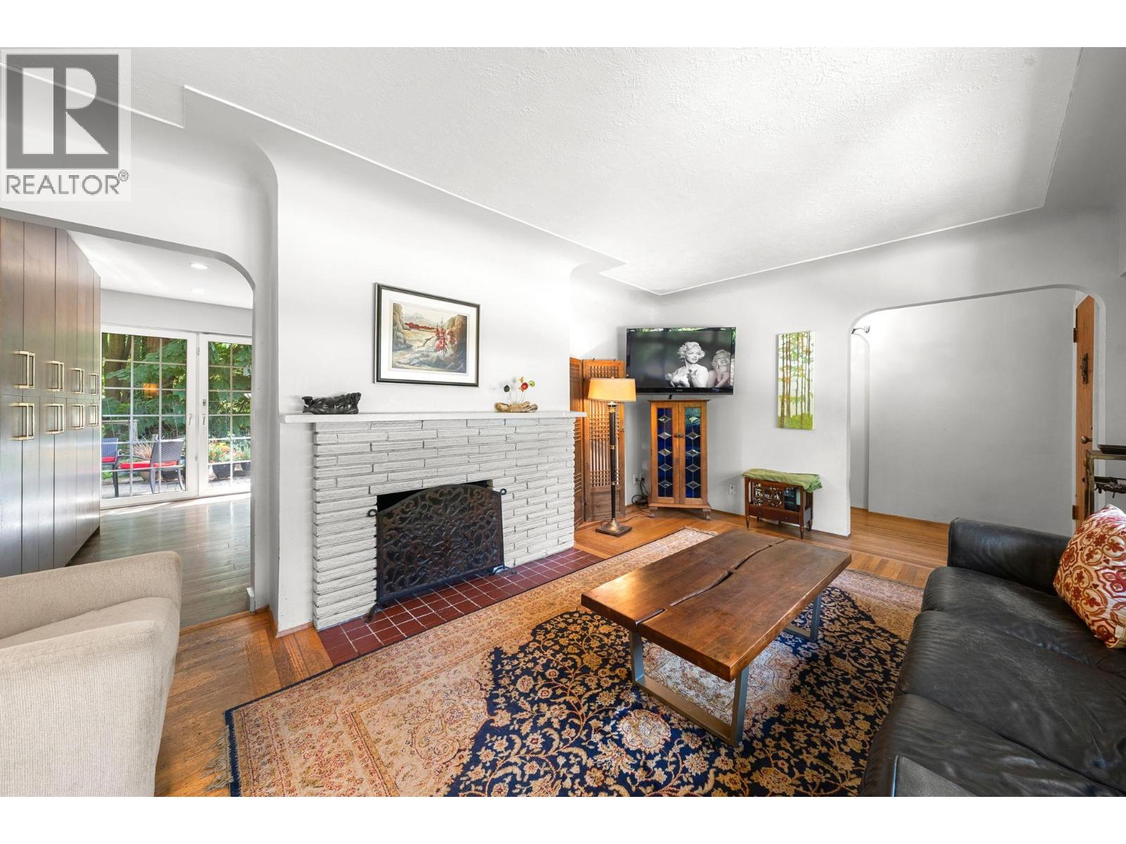 2010 Mackay Avenue, North Vancouver, British Columbia  V7P 2M7 - Photo 4 - R3116063