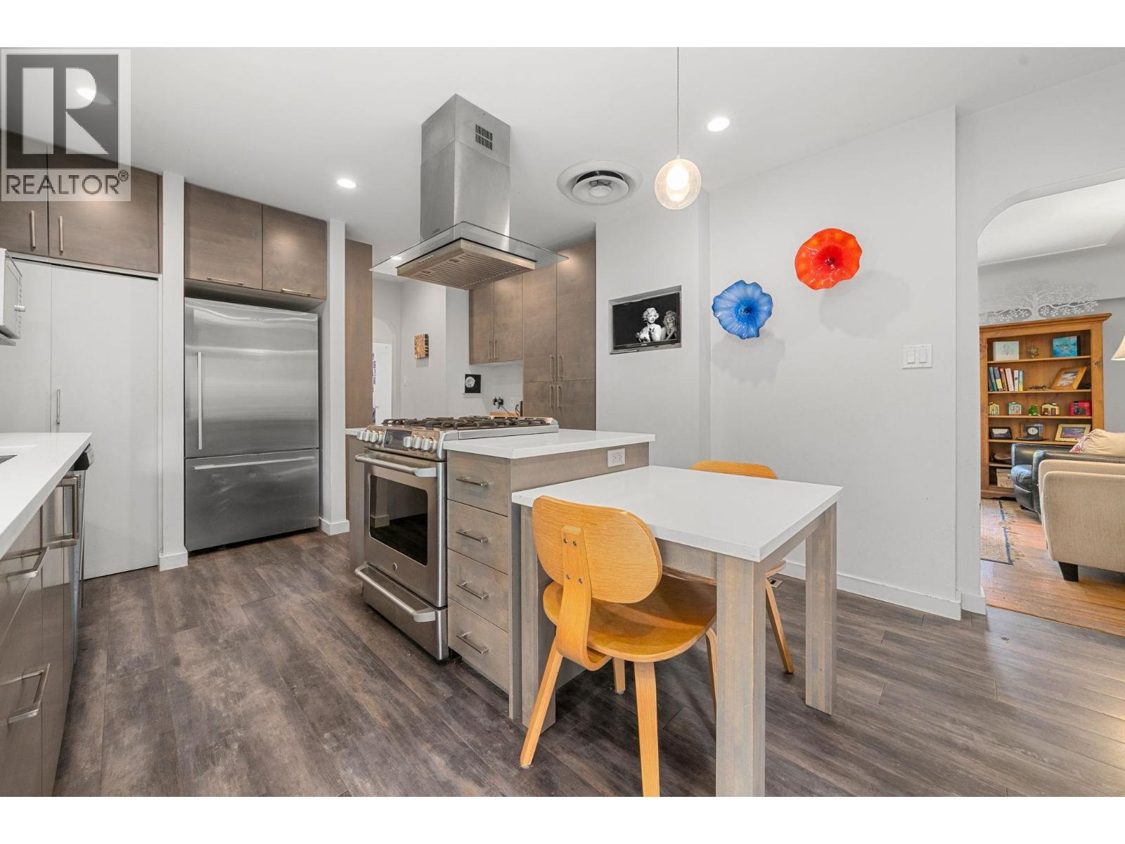 2010 Mackay Avenue, North Vancouver, British Columbia  V7P 2M7 - Photo 6 - R3116063