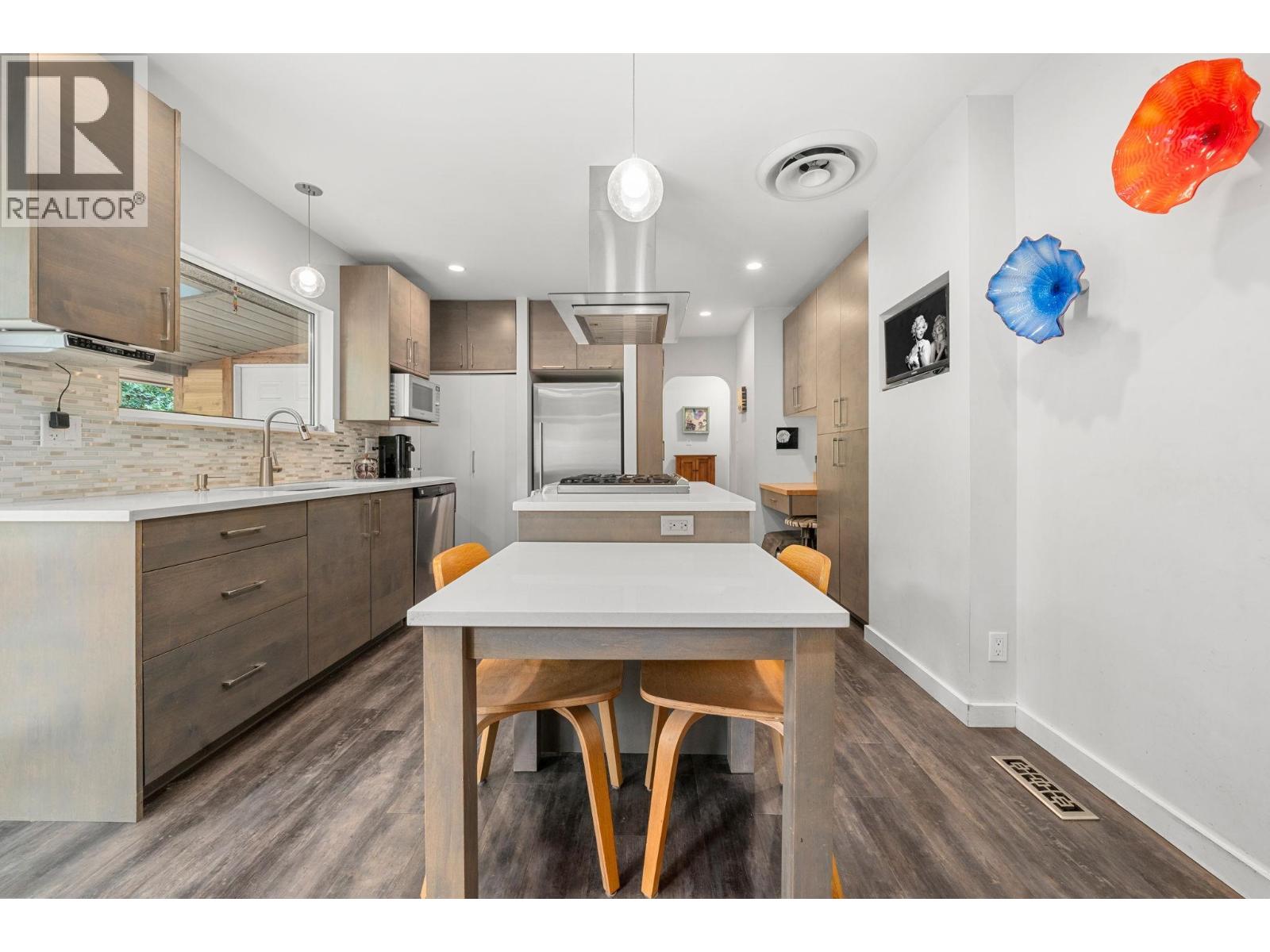 2010 Mackay Avenue, North Vancouver, British Columbia  V7P 2M7 - Photo 7 - R3116063