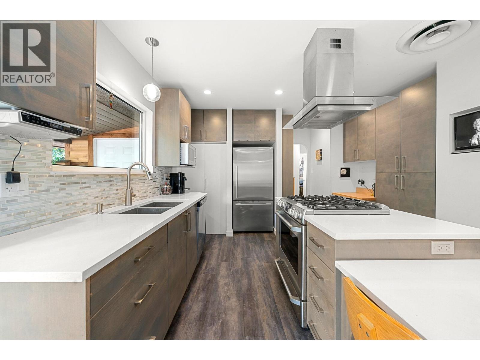 2010 Mackay Avenue, North Vancouver, British Columbia  V7P 2M7 - Photo 8 - R3116063