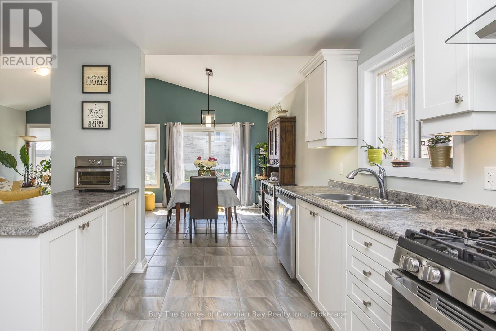 27 Beausoleil Drive, Penetanguishene, Ontario  L9M 0V7 - Photo 10 - S13049054