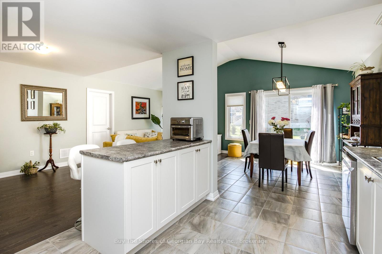 27 Beausoleil Drive, Penetanguishene, Ontario  L9M 0V7 - Photo 12 - S13049054