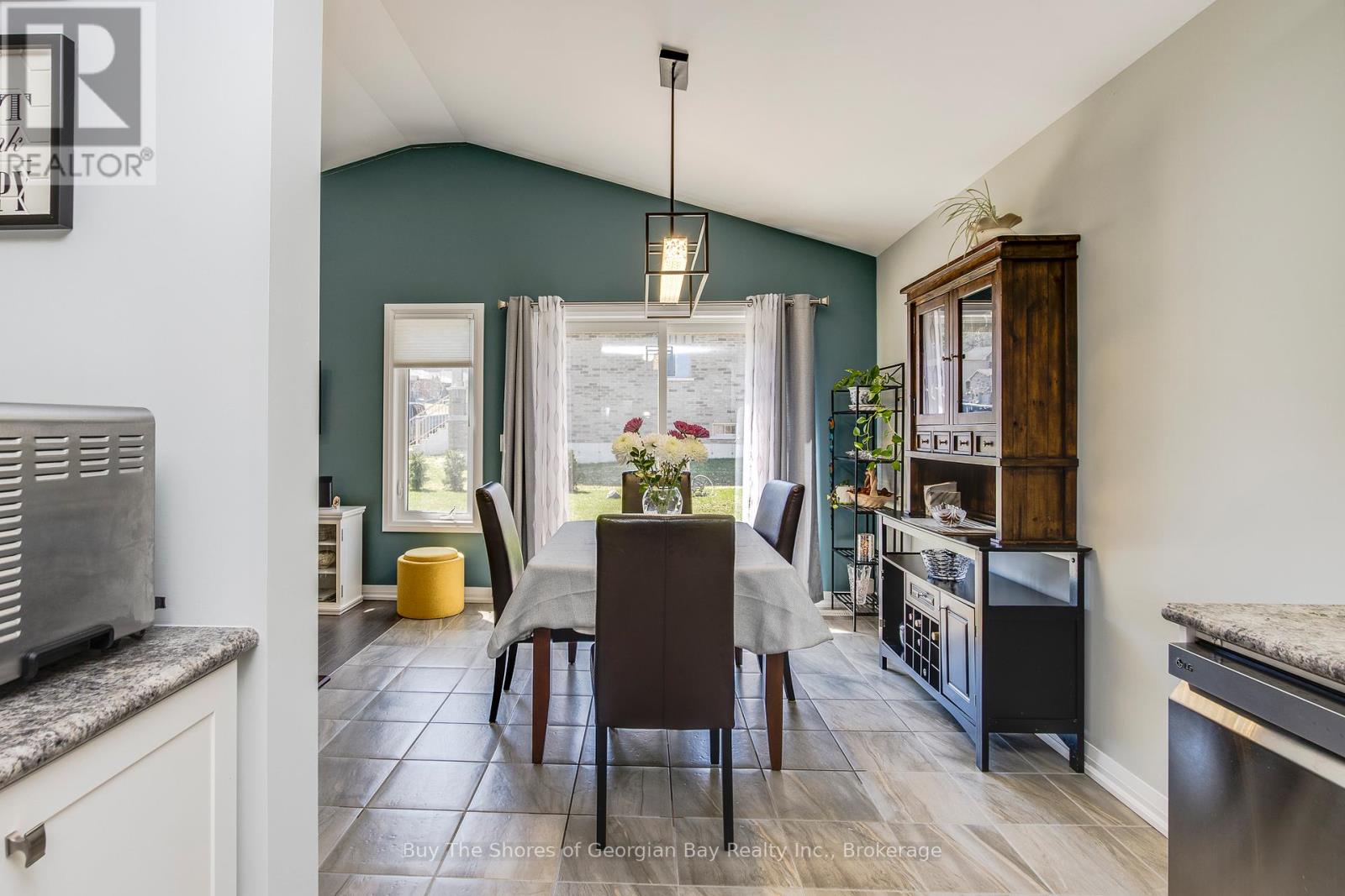 27 Beausoleil Drive, Penetanguishene, Ontario  L9M 0V7 - Photo 13 - S13049054