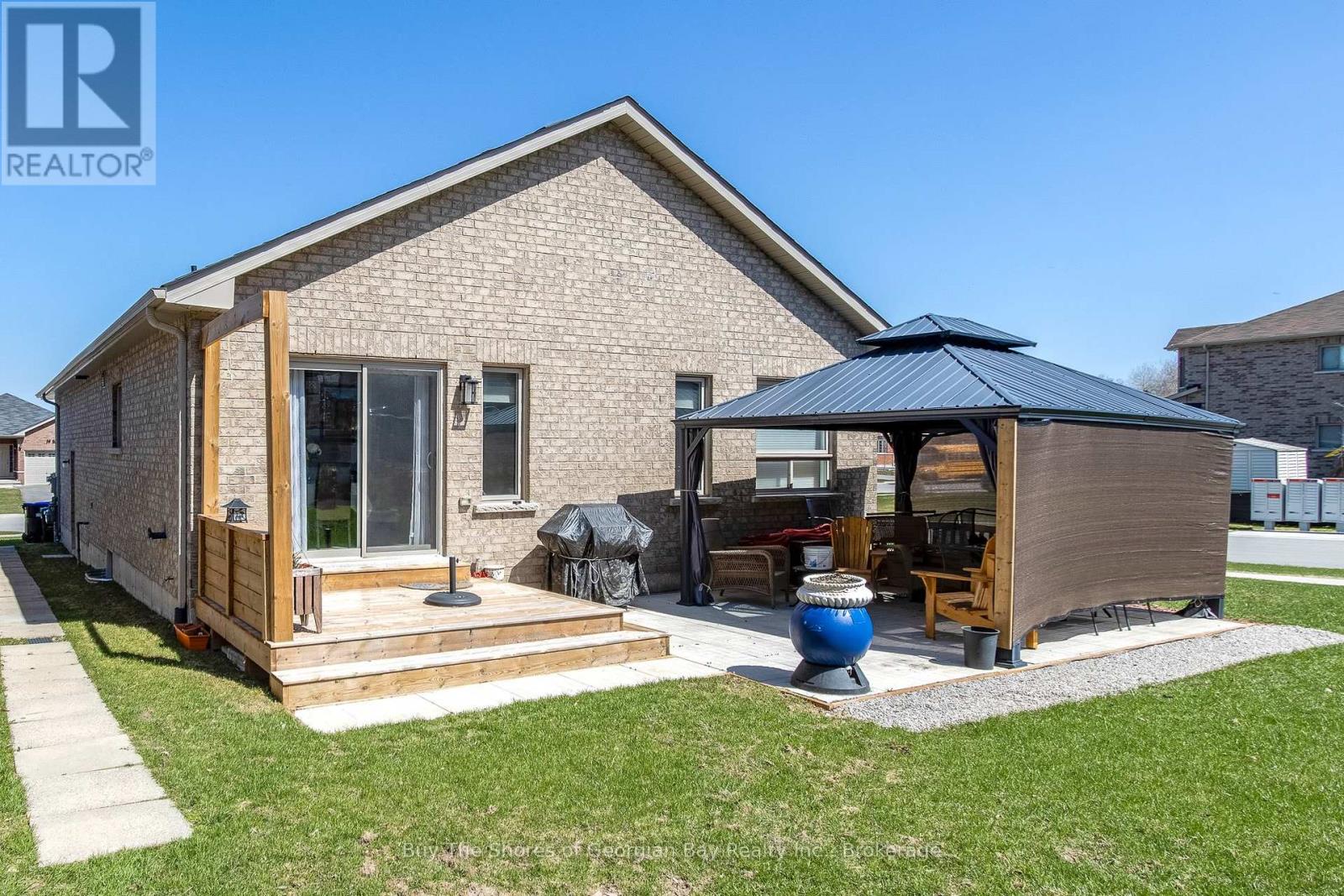 27 Beausoleil Drive, Penetanguishene, Ontario  L9M 0V7 - Photo 2 - S13049054