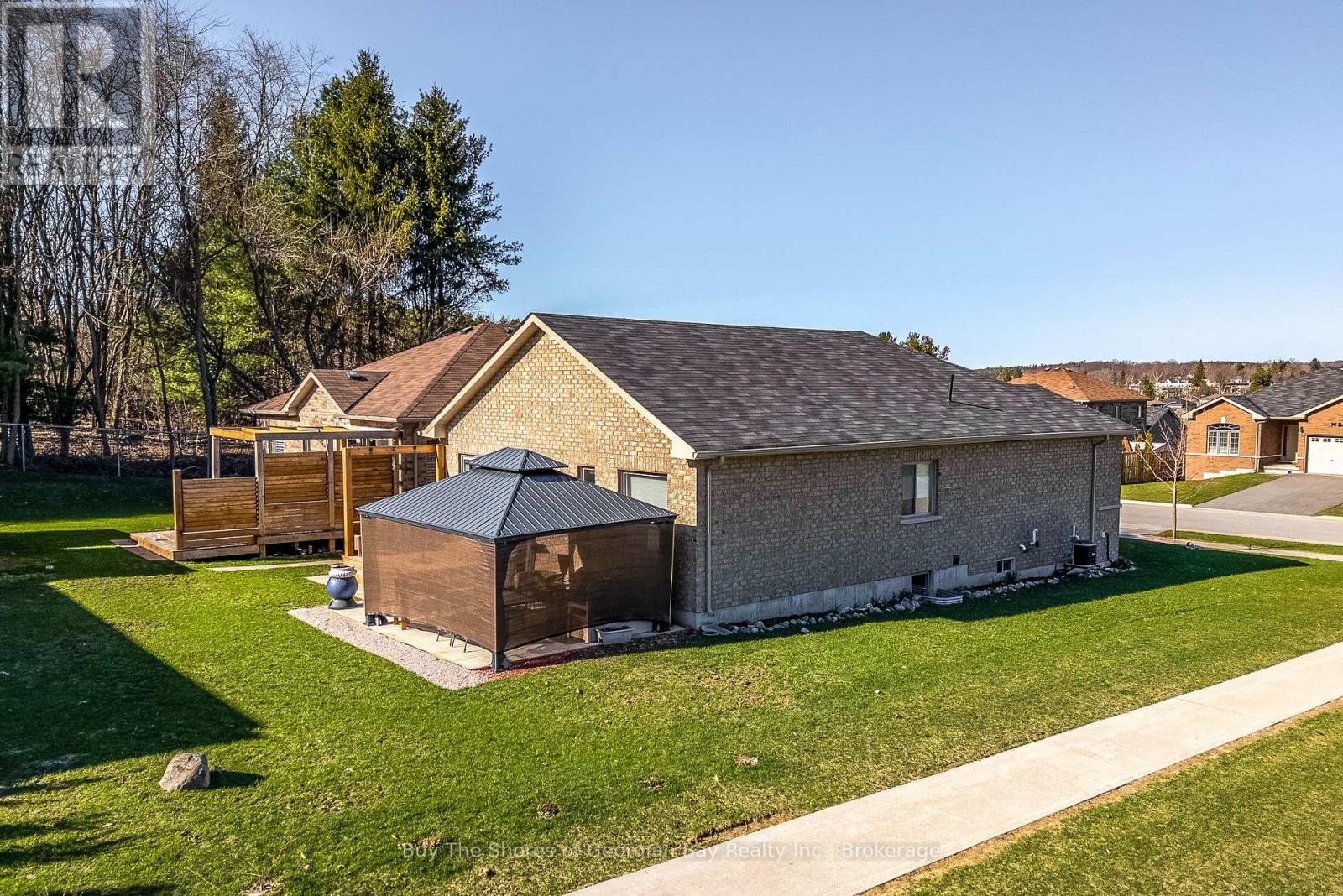 27 Beausoleil Drive, Penetanguishene, Ontario  L9M 0V7 - Photo 35 - S13049054