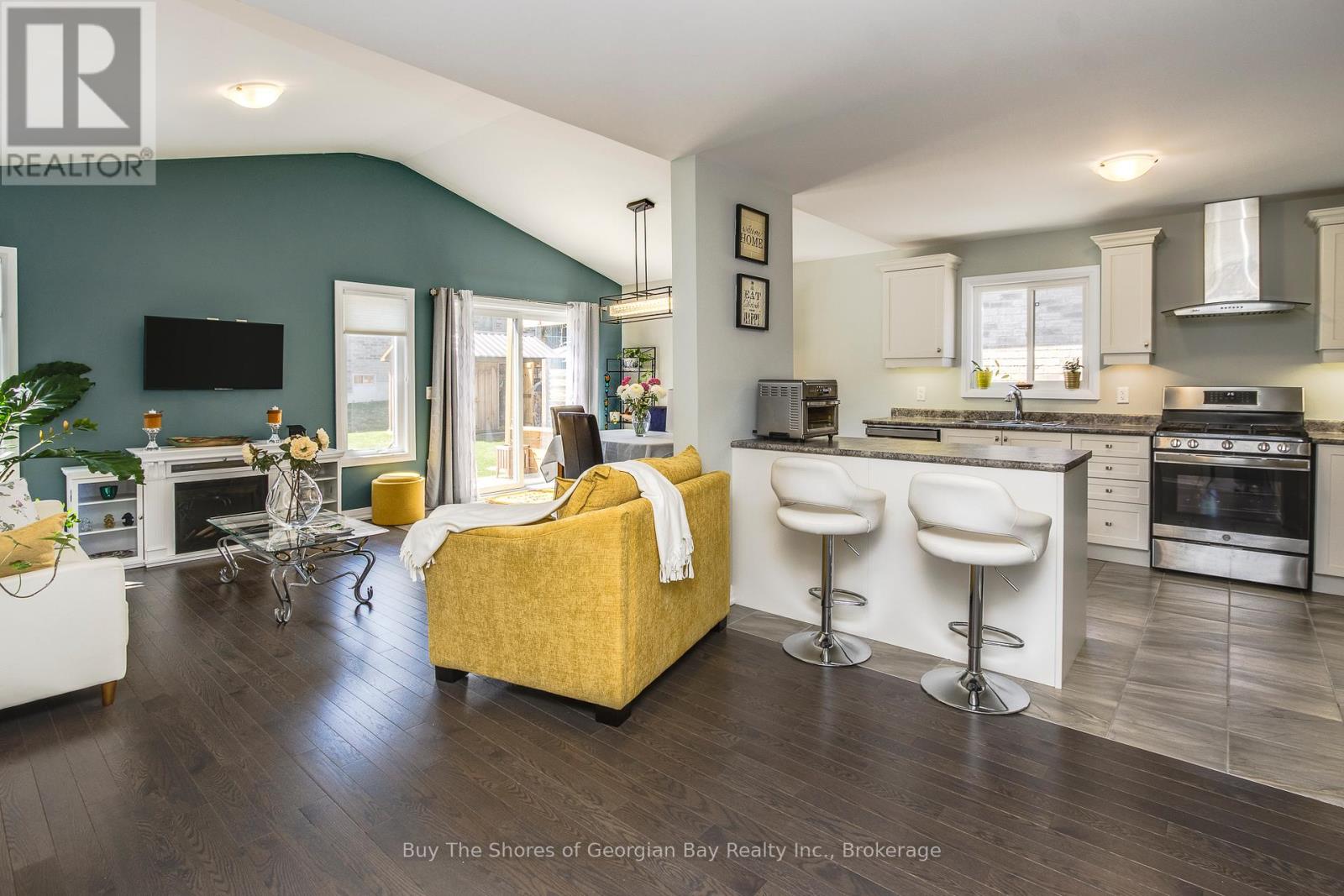 27 Beausoleil Drive, Penetanguishene, Ontario  L9M 0V7 - Photo 7 - S13049054