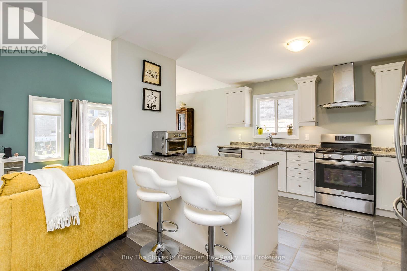 27 Beausoleil Drive, Penetanguishene, Ontario  L9M 0V7 - Photo 8 - S13049054