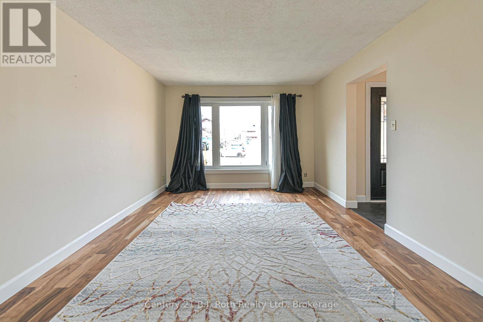 8 Carmichael Court, Orillia, Ontario  L3V 7R6 - Photo 10 - S13049078