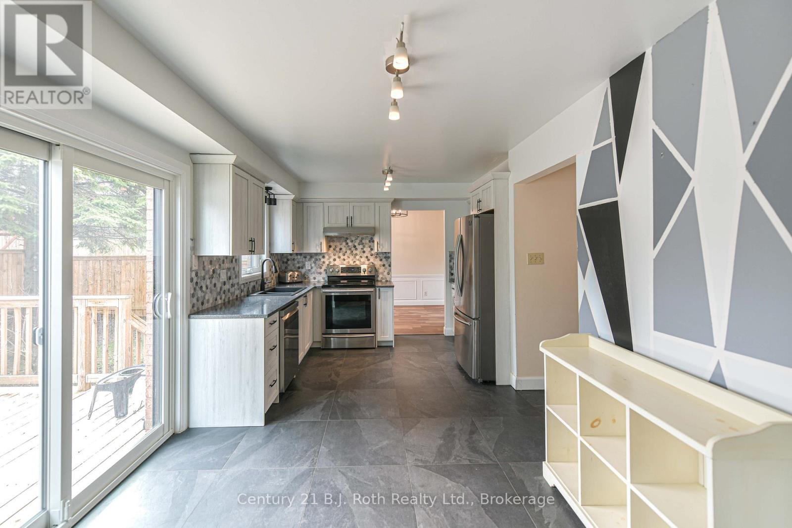 8 Carmichael Court, Orillia, Ontario  L3V 7R6 - Photo 16 - S13049078