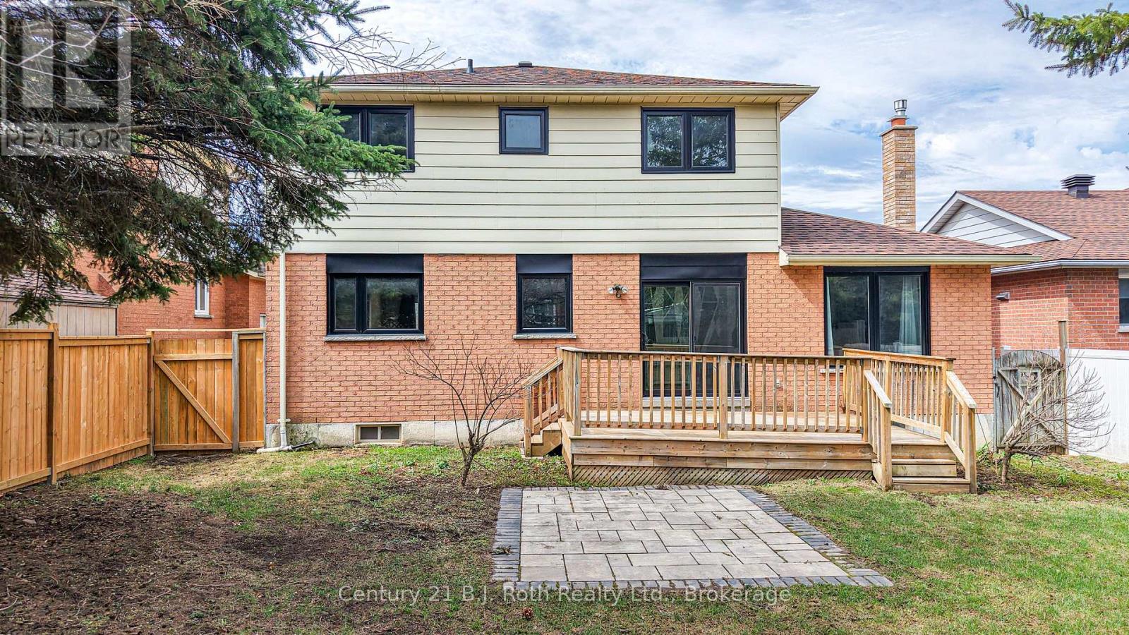 8 Carmichael Court, Orillia, Ontario  L3V 7R6 - Photo 2 - S13049078