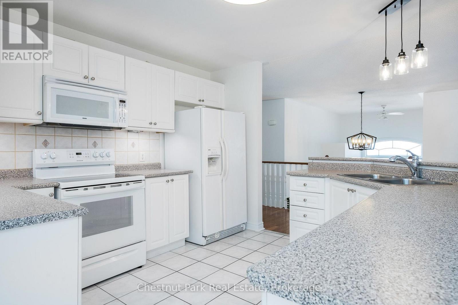 16 Green Pine Crescent, Wasaga Beach, Ontario  L9Z 1P6 - Photo 7 - S13049128