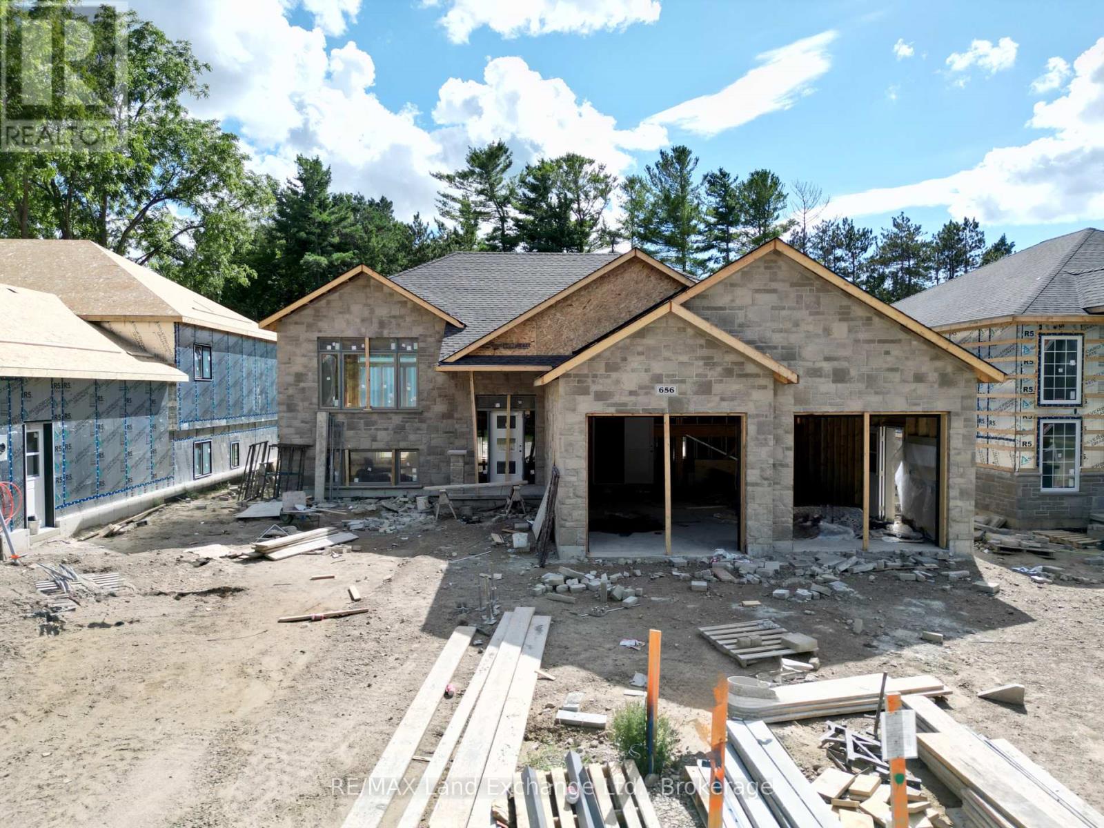 656 Devonshire Road, Saugeen Shores, Ontario  N0H 2C3 - Photo 1 - X12110957