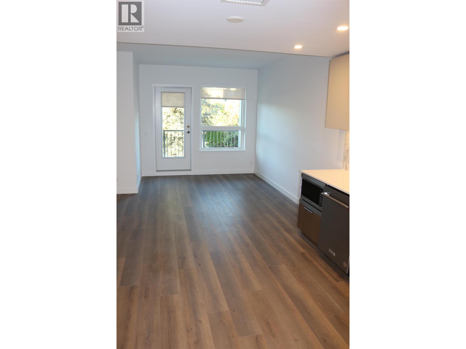 648 Lea Avenue, Coquitlam, British Columbia  V3E 2R2 - Photo 2 - R3116012