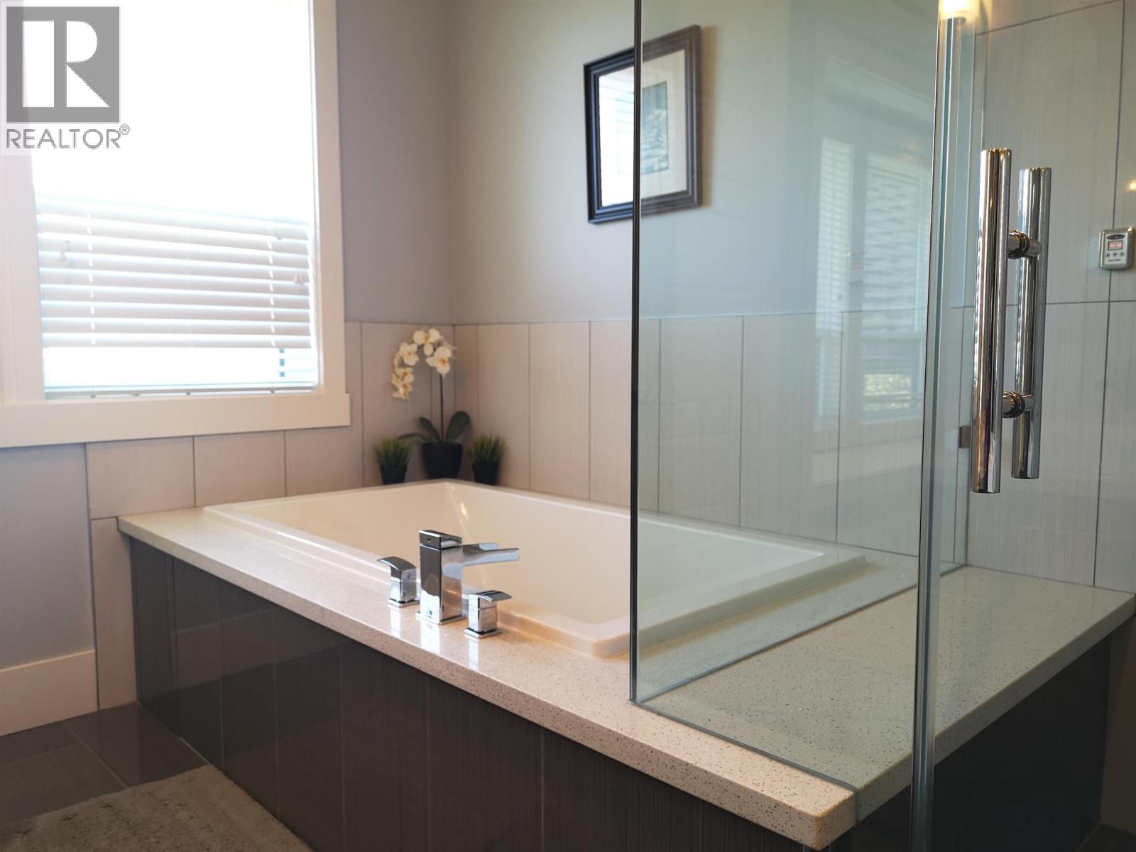 8211 Seafair Drive, Richmond, British Columbia  V7C 1X3 - Photo 24 - R3116089