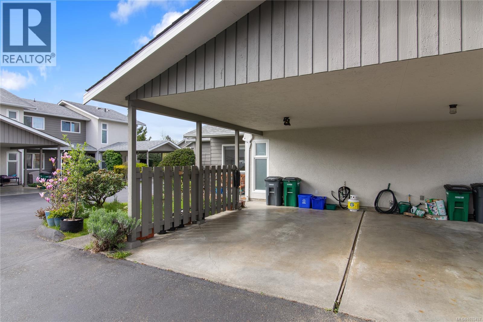 7 400 Culduthel Rd, Saanich, British Columbia  V8Z 1G1 - Photo 2 - 1033437